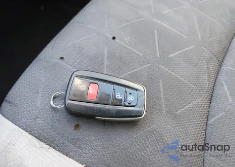 2020 Toyota Rav4 Xle z USA, uszkodzony, nr VIN JTMP1RFVXLD061291